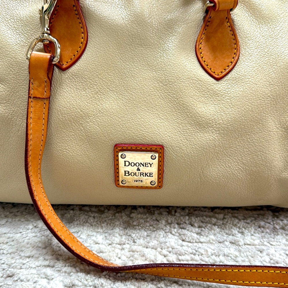Dooney & Bourke 1975 Sorrento Barrel Satchel  - Sand - Excellent Condition - Picture 2 of 14